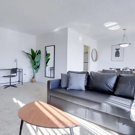 Spacious 2 Bedrooms Apt @Crystal City With Gym